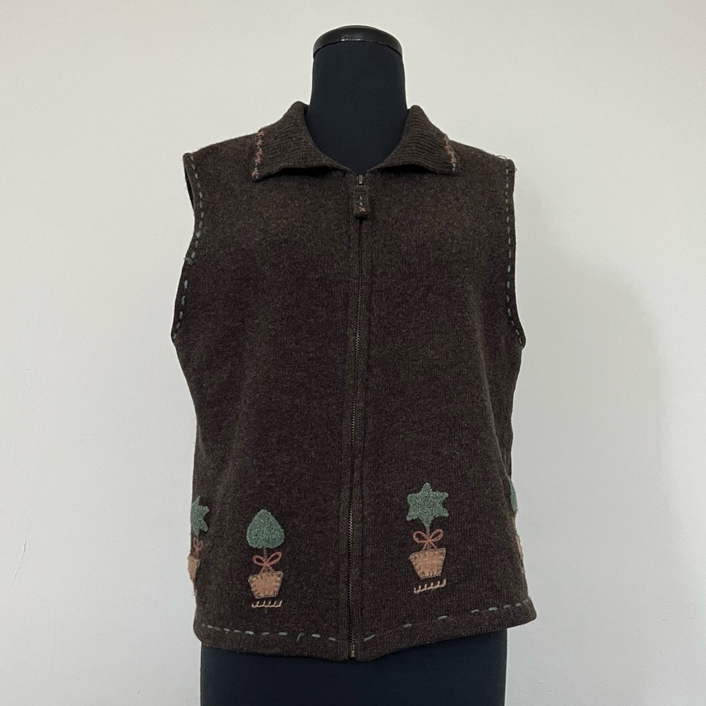 VTG Woolrich Zip Up Sweater Vest with Embroidered Plants, 100% wool, L